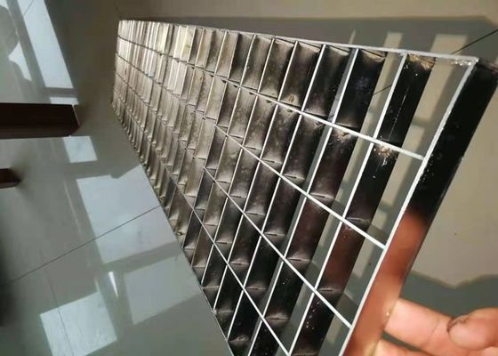 स्टेनलेस स्टील 316 जस्ती बार झंझरी गैर ज्वलनशील धातु झंझरी मंच