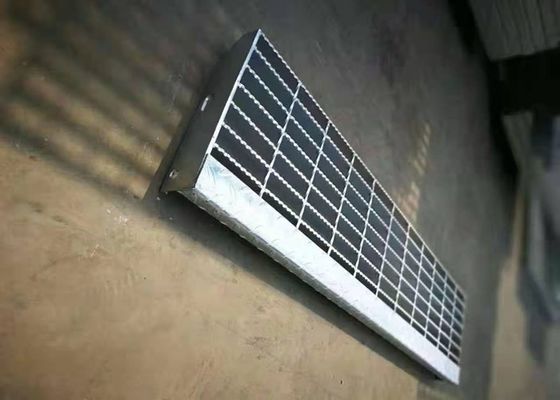 दाँतेदार स्टेनलेस सीढ़ी स्टील झंझरी चलती है