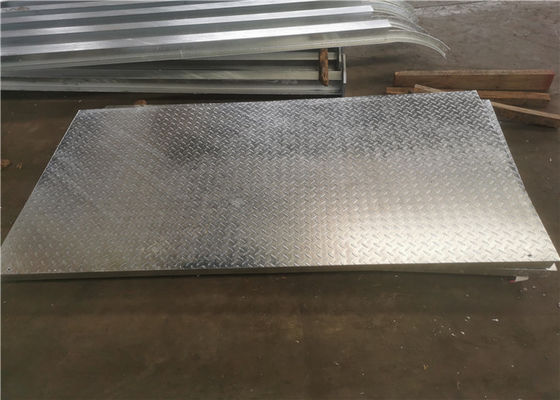 स्टेनलेस जस्ती सीढ़ी स्टील झंझरी कैटवॉक Q235 305 मिमी चौड़ाई चलती है: