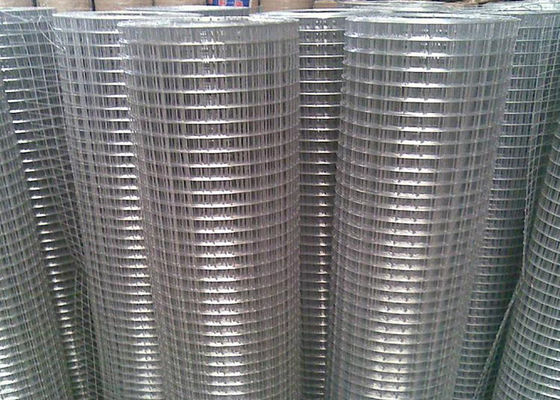 चिकन कॉप के लिए 1.5 * 1.5 सेमी वेल्डेड वायर मेष बाड़ 4x8 वेल्डेड वायर पैनल