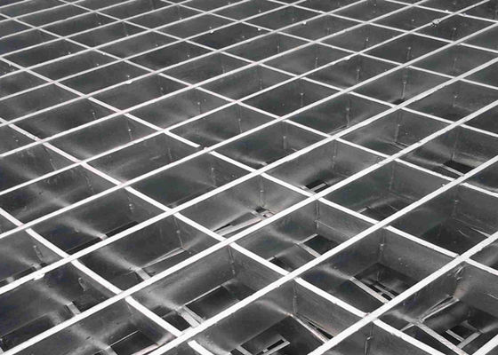 सादा बुन वेल्डेड स्टील झंझरी 50x5 मिमी जस्ती बिल्डिंग प्लेटफार्म