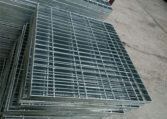 पार्क नाली कैटवॉक धातु झंझरी 30X100mm हल्के वजन प्रभाव प्रतिरोध