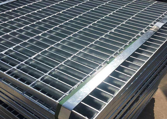 पार्क नाली कैटवॉक धातु झंझरी 30X100mm हल्के वजन प्रभाव प्रतिरोध