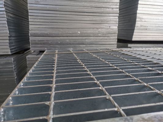 32x3mm जस्ती इस्पात झंझरी प्लेट स्वेज ड्राइववे वॉकवे के लिए बंद कर दिया: