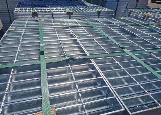 स्किड प्रूफ कार्बन स्टील ड्राइववे ड्रेनेज ग्रेट्स 65x5 मिमी फ्लोर वॉकवे