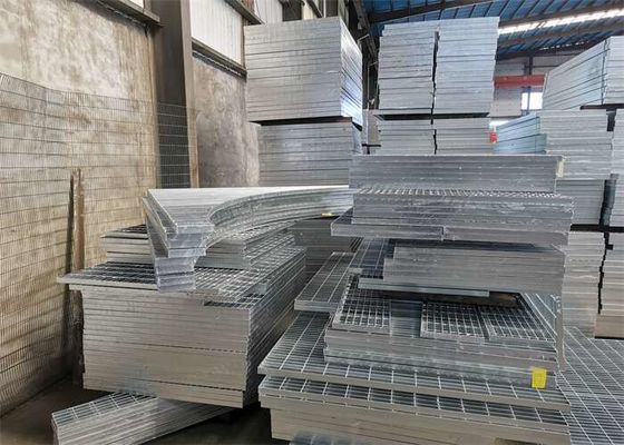 48 इंच एंटी स्किड सीढ़ी स्टील ग्रेटिंग वॉकवे मिल समाप्त हो जाती है