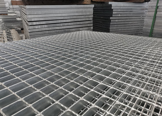 रिफाइनरी 316 स्टेनलेस स्टील बार झंझरी S235JR कम कार्बन स्टील Carbon