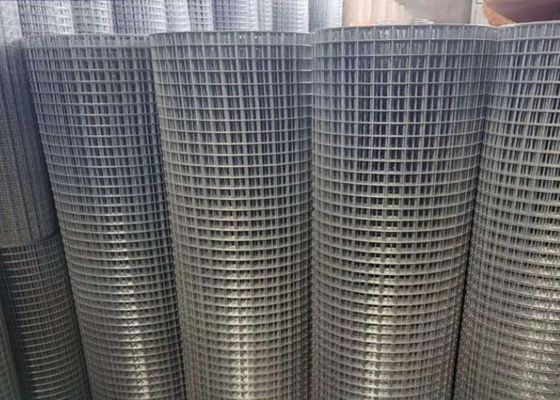 स्टेनलेस स्टील वेल्डेड वायर मेष बाड़ पैनल 3.8 मिमी 12 गेज वायर मेष बाड़ लगाना
