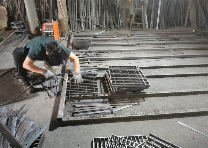 कार वॉश प्लेटफार्म स्टील ग्रेटिंग प्लेट 50x4 मिमी संक्षारण प्रतिरोध
